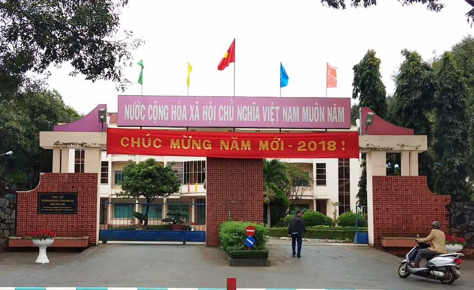 Chủ tịch thành phố Pleiku bị đề nghị kiểm điểm - 1
Trụ sở UBND thành phố Pleiku (Gia Lai)