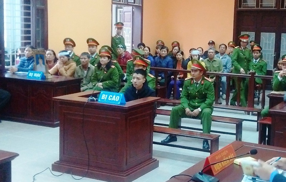 Bị cáo Chín trước vành móng ngựa