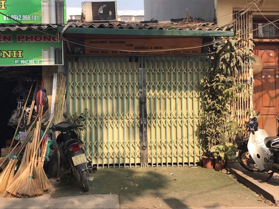 Vụ người đàn ông ngoại quốc đốt người tình: Lời kể của nhân chứng - 1 Tiệm may nơi xảy ra vụ việc chị H. bị thiêu đóng cửa im lìm vài ngày nay