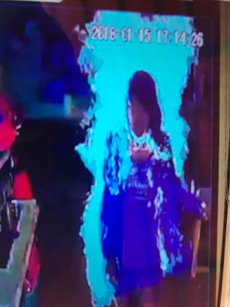 Vụ người đàn ông ngoại quốc đốt người tình: Lời kể của nhân chứng - 3 Hình ảnh chị H. bị người đàn ông ngoại quốc đổ xăng đốt cháy bùng như ngọn đuốc (ảnh: Cắt từ camera)