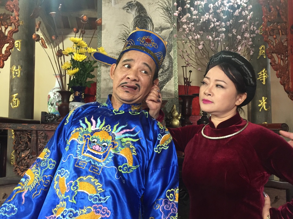 Nghệ sĩ Trà My nói về cát sê hàng chục cây vàng/tháng - 3 Trà My - Quang tèo trong một tiểu phẩm.