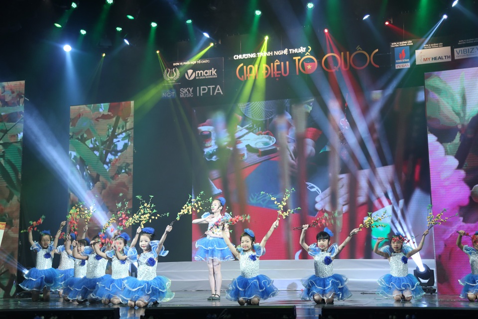 Giai điệu Tổ quốc: Món quà ý nghĩa Chào xuân 2018 - 1