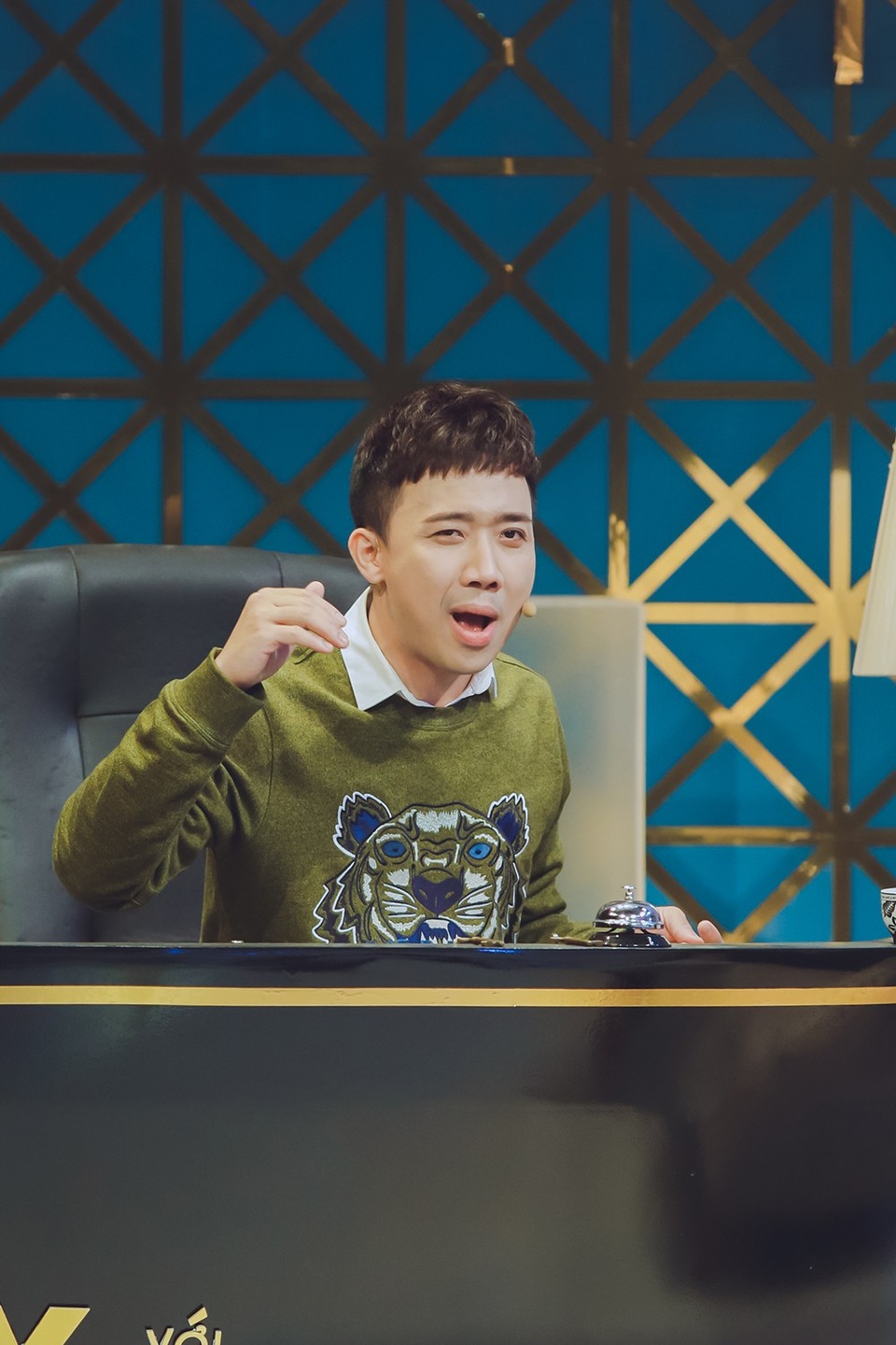 Trấn Thành: “Trịnh Thăng Bình xuất hiện làm đảo lộn gia đình tôi” - 3 Trấn Thành kể xấu bạn thân Trịnh Thăng Bình trên sóng truyền hình.