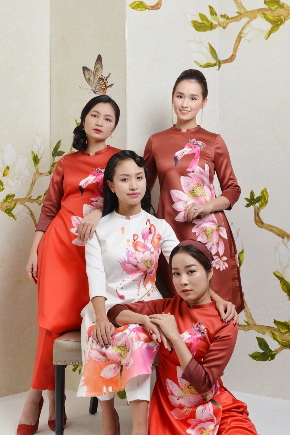 Lã Thanh Huyền cùng dàn sao Việt nổi bần bật với áo dài cách tân sặc sỡ - 4 Lã Thanh Huyền cùng dàn sao Việt nổi bần bật với áo dài cách tân sặc sỡ - 4