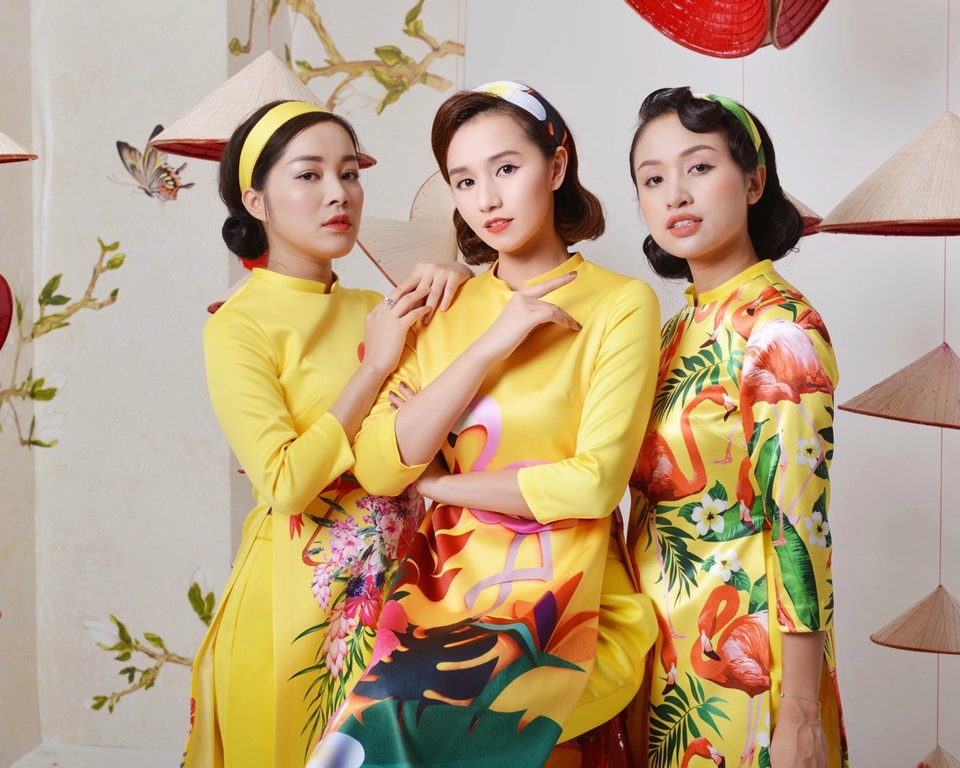 Lã Thanh Huyền cùng dàn sao Việt nổi bần bật với áo dài cách tân sặc sỡ - 8 Lã Thanh Huyền chia sẻ, Tết đến là dịp để cô nhìn lại một năm đã qua, những công việc, những dự định trong năm cũ mình đã thực hiện được như thế nào, và những mục tiêu mình sẽ đặt ra trong năm mới.