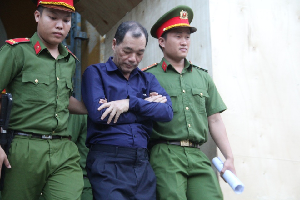 Nguyên Tổng giám đốc VNCB nói về “ vực thẳm” cuốn VNCB vào vũng lầy - 1 Trầm Bê cho rằng mình không biết ngân hàng VNCB đang bị giám sát.