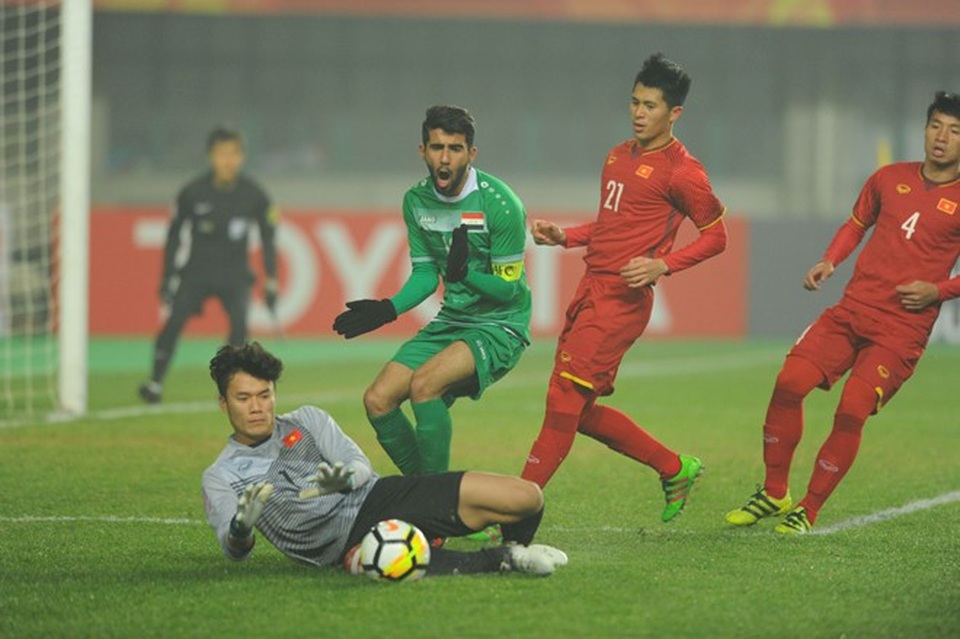 Con đường trở thành người hùng U23 Việt Nam của thủ môn Tiến Dũng - 3
Thủ môn Tiến Dũng tỏa sáng trong trận tứ kết với U23 Iraq