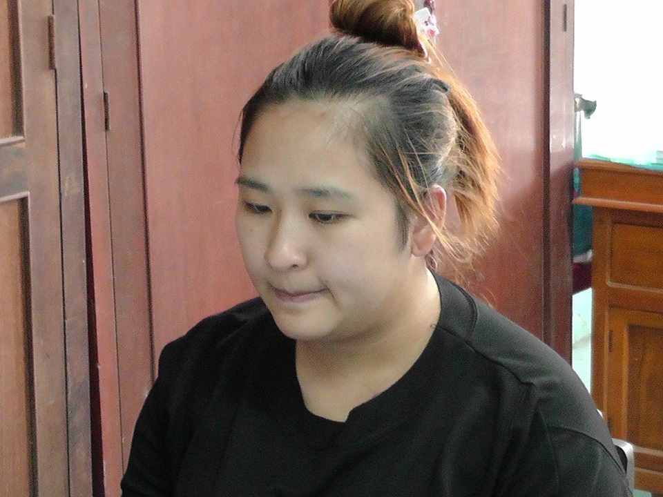 Khởi tố nghi phạm bắt giữ người trái phép để đòi nợ - 1 Nghi phạm Khánh Linh tại cơ quan công an