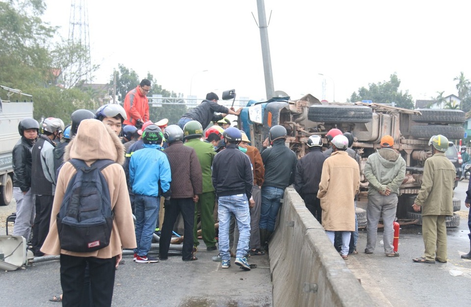 Hiện trường vụ tai nạn trên QL 1A