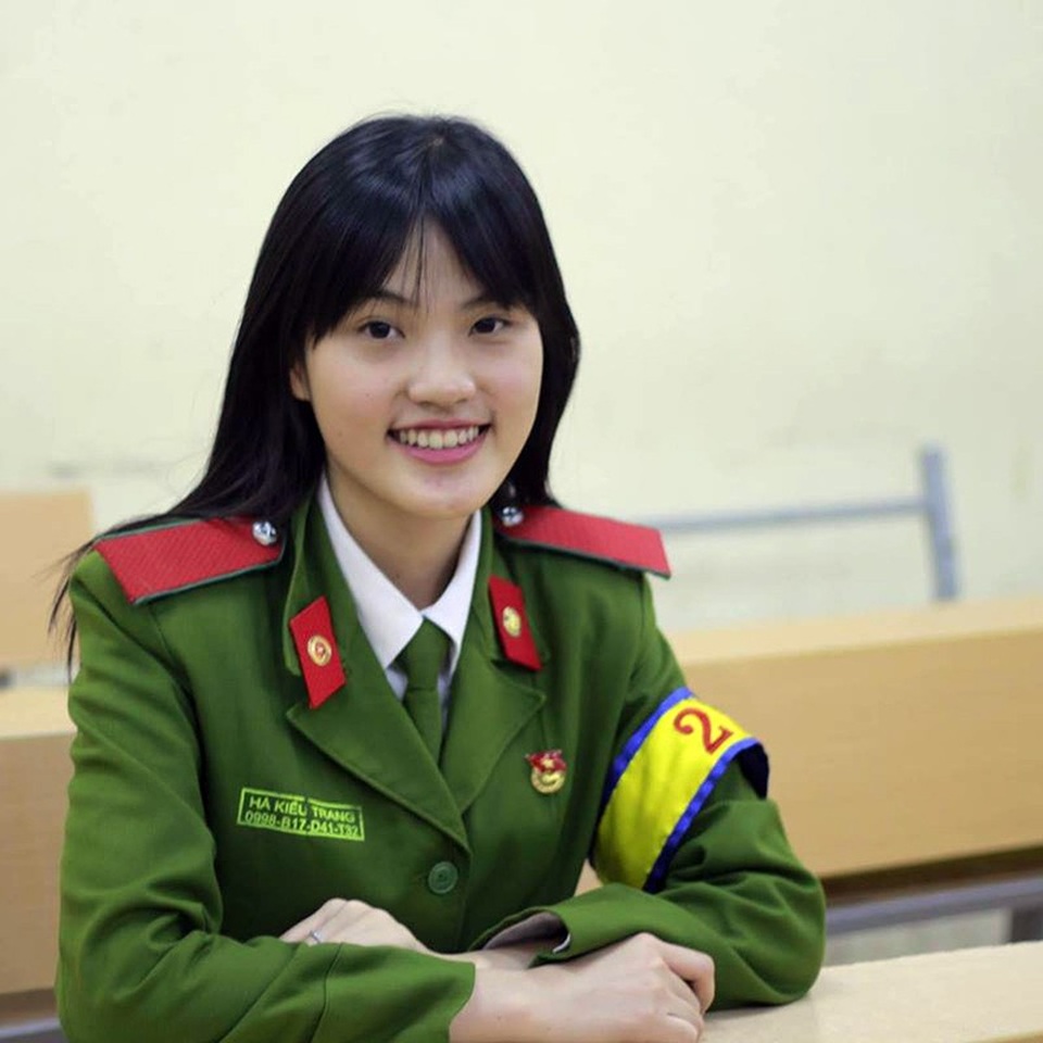 Gặp “bông hồng thép” trường Cảnh sát giành Sinh viên 5 tốt - 1
Hà Kiều Trang là nữ sinh Học viện Cảnh sát nhân dân có thành tích học tập và hoạt động ngoại khóa đáng nể.