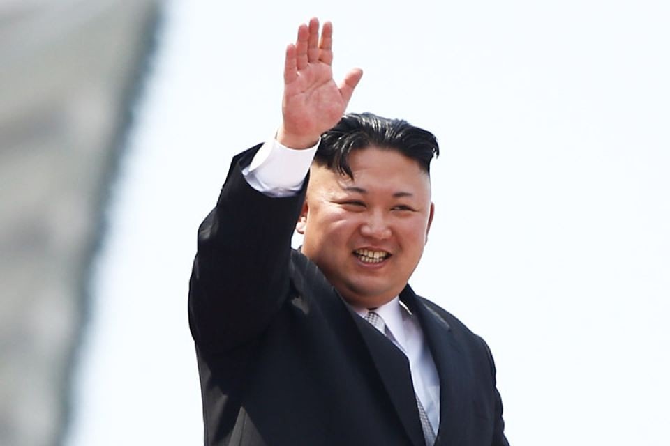 Cựu Ngoại trưởng Mỹ: Ông Kim Jong-un là người thông minh - 2 Nhà lãnh đạo Kim Jong-un (Ảnh: Reuters)