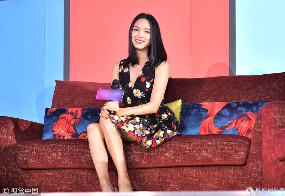 
Cô được mọi người khen ngợi và dành tặng danh hiệu hot mom.
