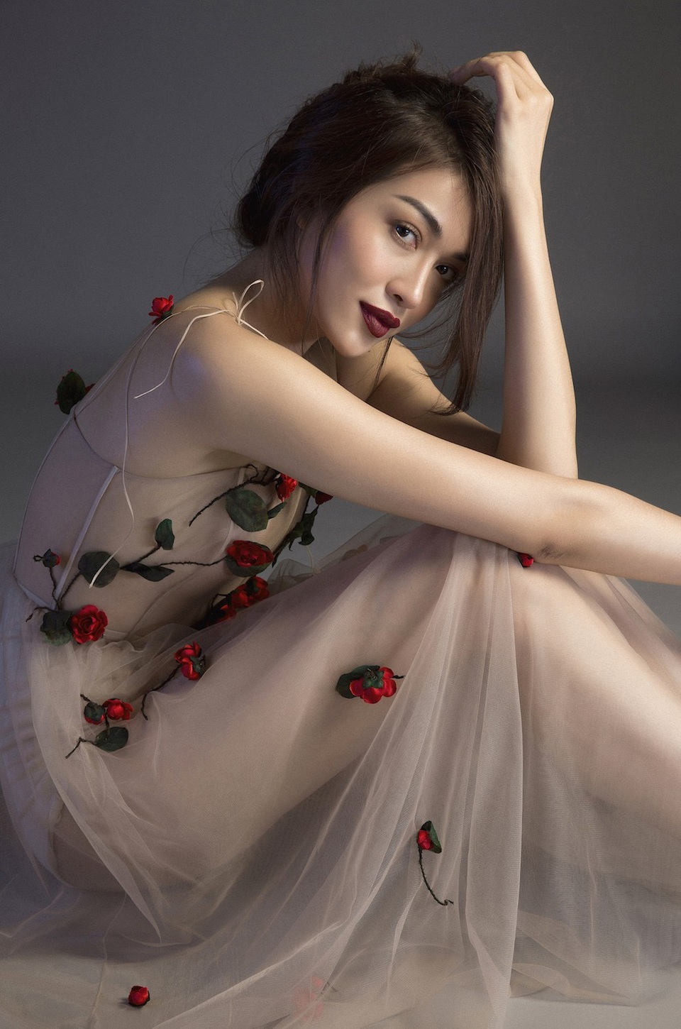 Thời điểm đăng quang ngôi vị Á hậu 2 tại cuộc thi Hoa hậu Việt Nam, Lệ Hằng được nhiều người khen ngợi bởi phong cách thời trang sang trọng, quý phái mỗi lần xuất hiện.