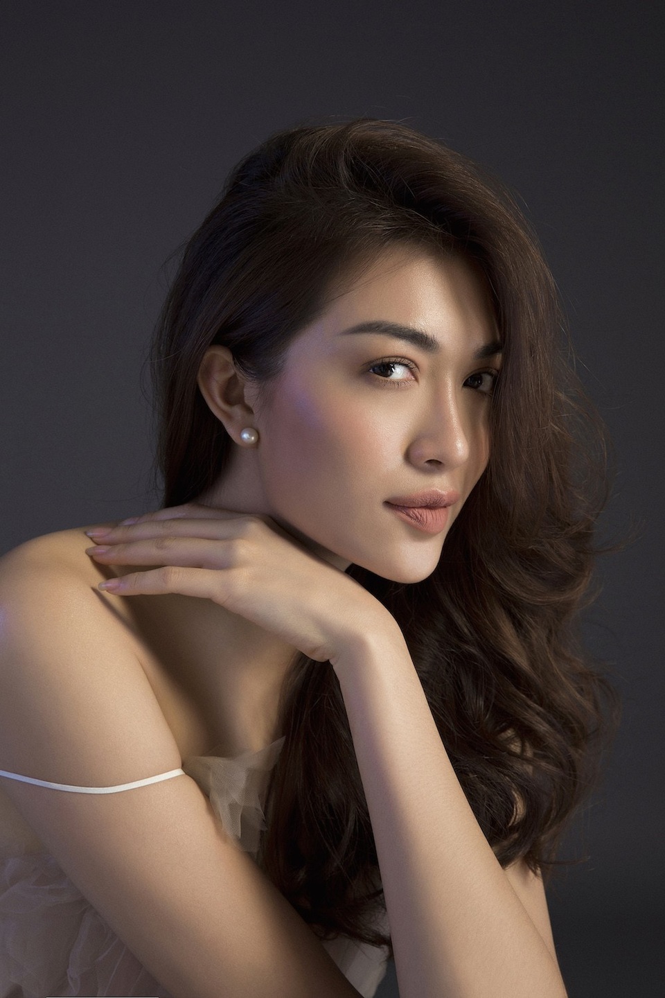 Mới đây, để kỉ niệm 2 năm nhiệm kì của mình, Á hậu Hoàn vũ Việt Nam 2015 Lệ Hằng thực hiện bộ ảnh mới nhằm gửi lời tri ân đến khán giả đã yêu thương, ủng hộ cô trong suốt thời gian qua.