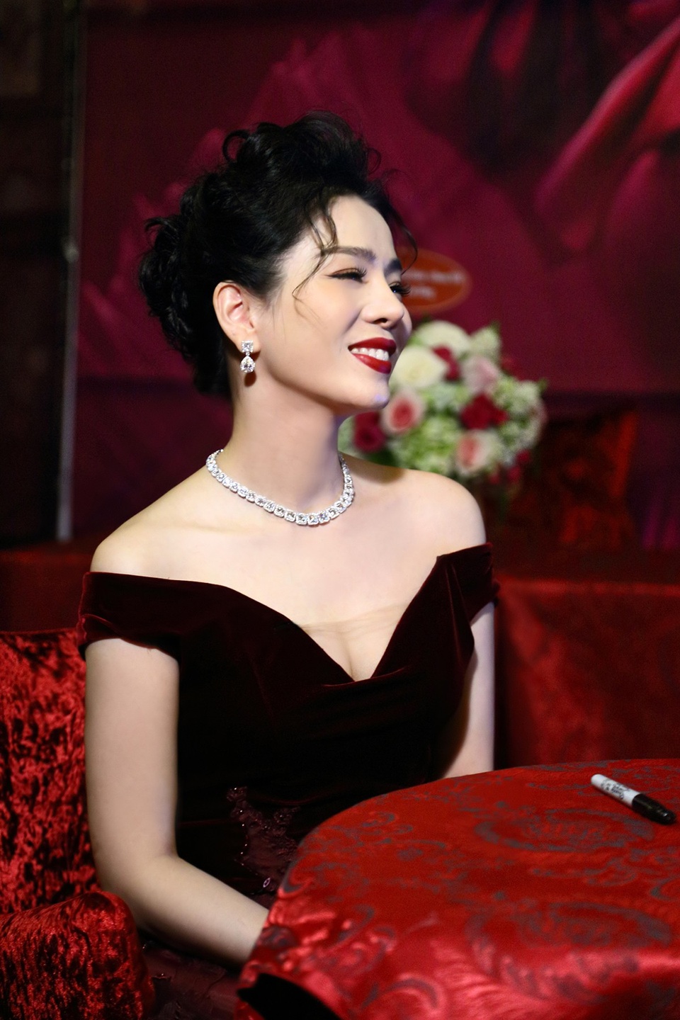 Lệ Quyên: “Ca sĩ trẻ không tài năng sẽ tự rút lui, không cần ai ném đá” - 4 Trong cuộc trò chuyện, Lệ Quyên đã có những chia sẻ thẳng thắn và thoái mái nhưng cũng rất khéo léo khi đưa ra những nhận định bày tỏ quan điểm của mình.