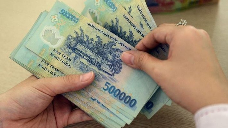 “Sếp” ngân hàng nhận lương 300 triệu đồng mỗi tháng - 1
Trong quý IV/2017, mức lương cao nhất đang thuộc về một vị trí quản lý cấp cao trong một ngân hàng.