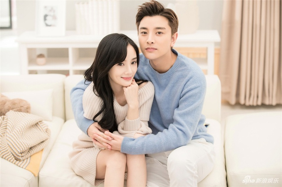 Giả Nãi Lượng lần đầu mỉm cười sau scandal vợ ngoại tình với đàn em kém 13 tuổi - 1
Giả Nãi Lượng và Lý Tiểu Lộ vốn được xem là một trong những cặp đôi vàng của làng giải trí Hoa ngữ. Họ không chỉ là những diễn viên hạng A của Trung Quốc mà còn khiến fan ngưỡng mộ bởi cuộc sống gia đình hạnh phúc, viên mãn.