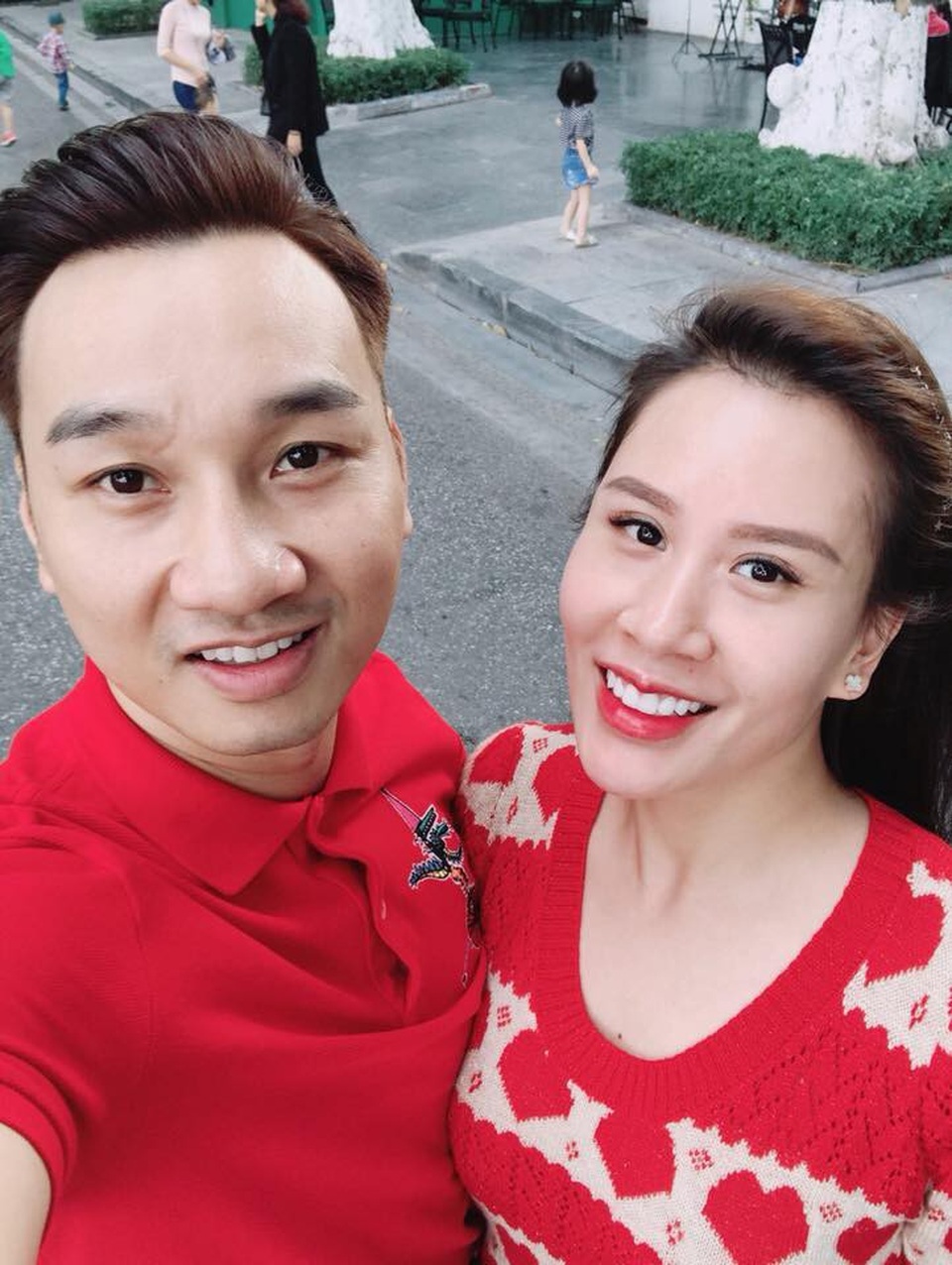 MC Thành Trung và vợ trải lòng sau 4 năm bên nhau - 3 MC Thành Trung thường xuyên chia sẻ ảnh hạnh phúc của hai vợ chồng từ khi quen nhau cho đến khi về một nhà.