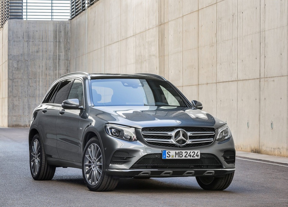 Mercedes-Benz triệu hồi nhiều dòng xe "hot" - 1
Mẫu Mercedes-Benz GLC