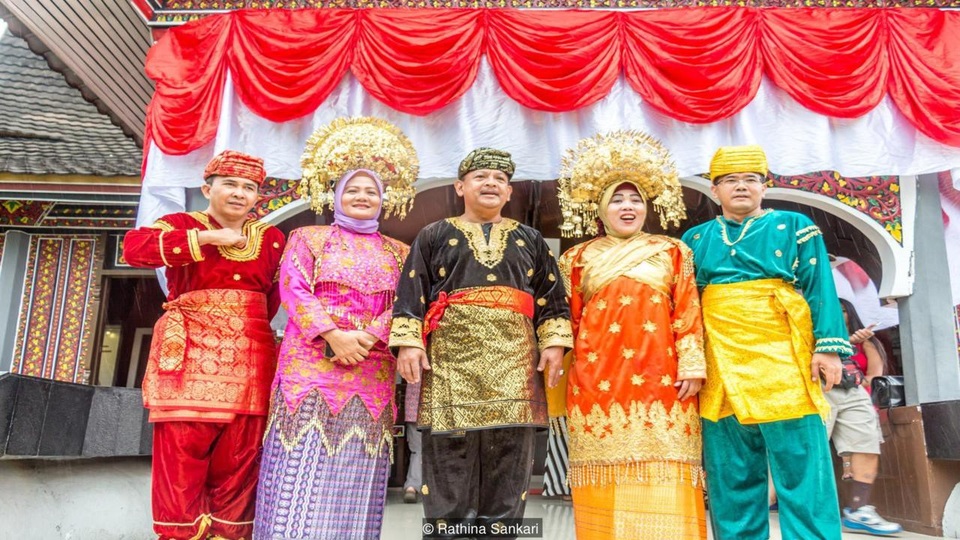 Vùng đất lạ nơi người đàn ông không có tiếng nói trong gia đình - 2 Vùng đất lạ nơi người đàn ông không có tiếng nói trong gia đình - 2