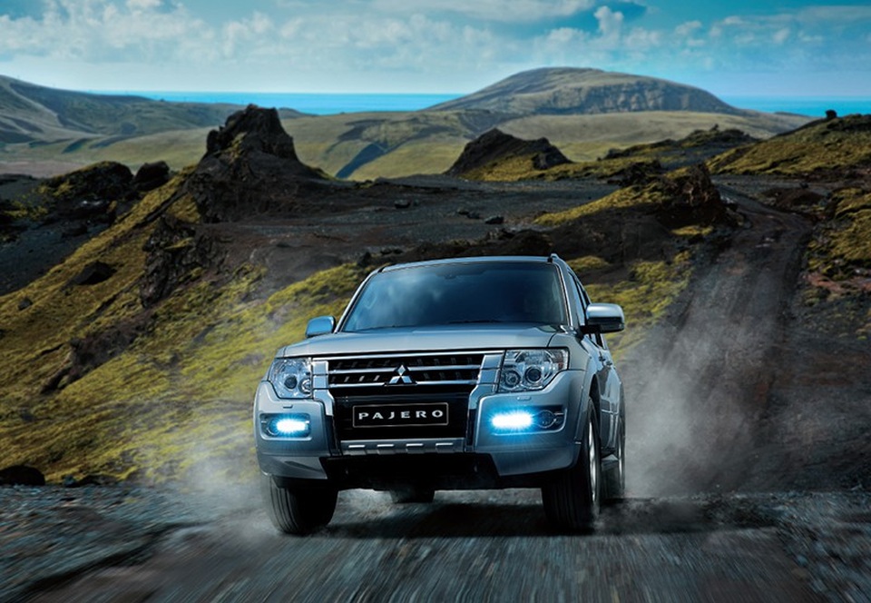 SUV hạng trung cao cấp - Chiếc xe nào cho bạn? - 6
Mẫu Mitsubishi Pajero