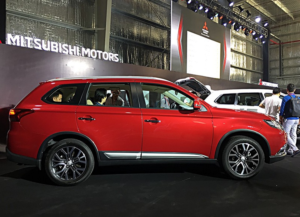 Mitsubishi Outlander lắp ráp trong nước giá từ 808 triệu đồng - 4 Mitsubishi Outlander lắp ráp trong nước giá từ 808 triệu đồng - 4
