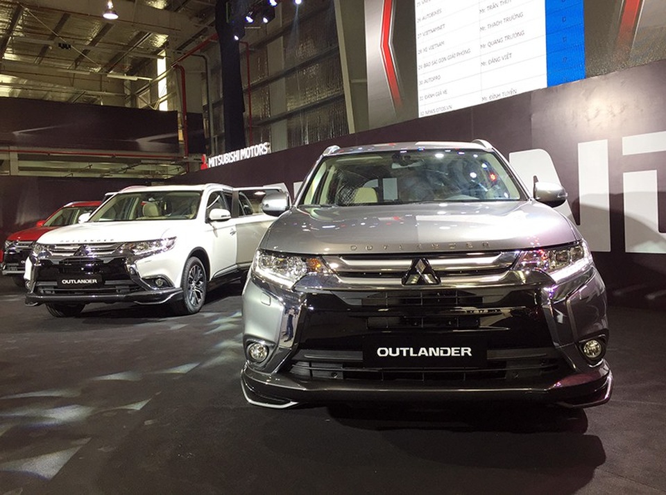 Mitsubishi Outlander lắp ráp trong nước giá từ 808 triệu đồng - 1 Mitsubishi Outlander lắp ráp trong nước giá từ 808 triệu đồng - 1