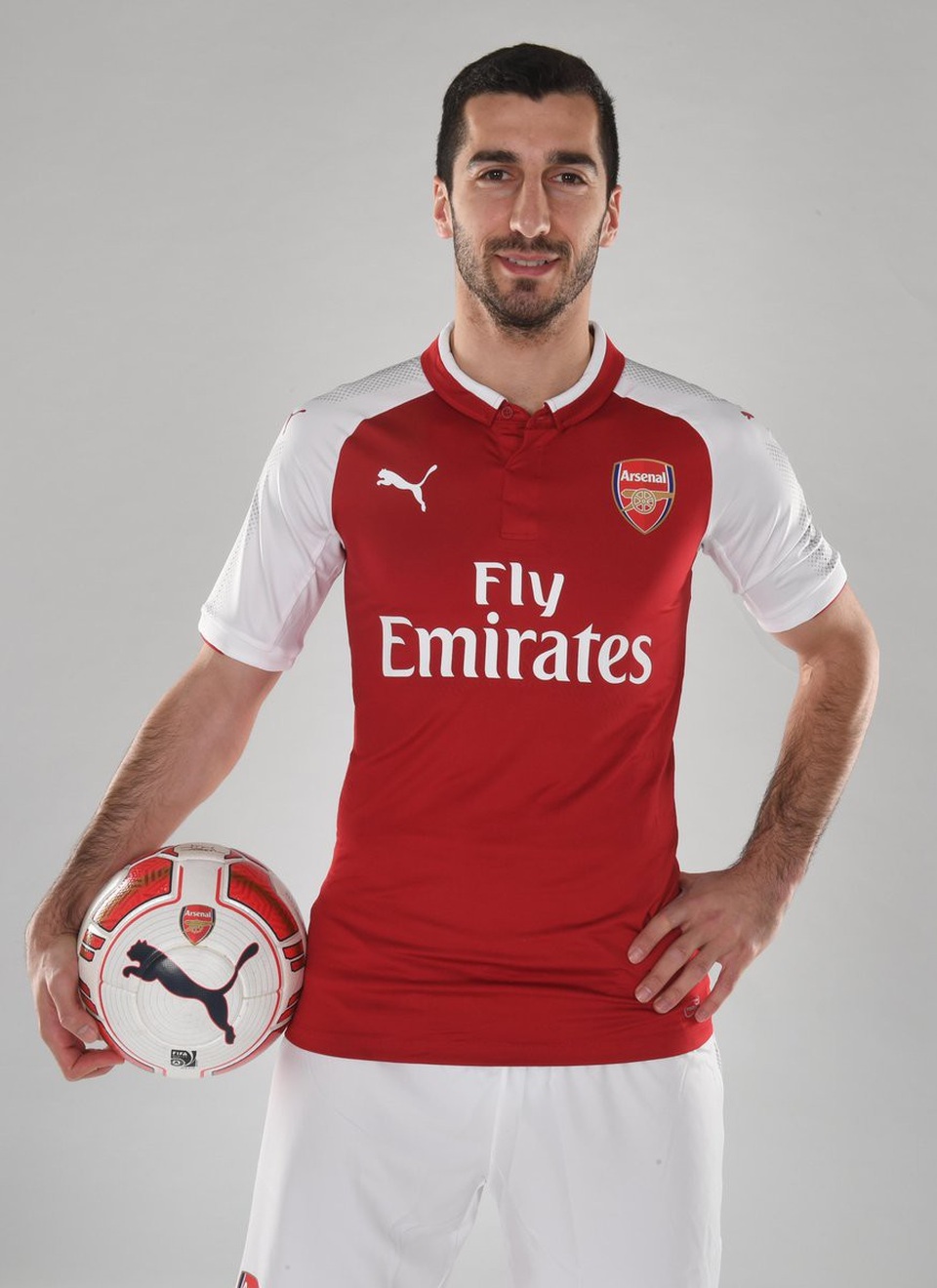 Mkhitaryan cập bến Arsenal, nhận lương cao nhất đội bóng - 1 Mkhitaryan chính thức là người của Arsenal