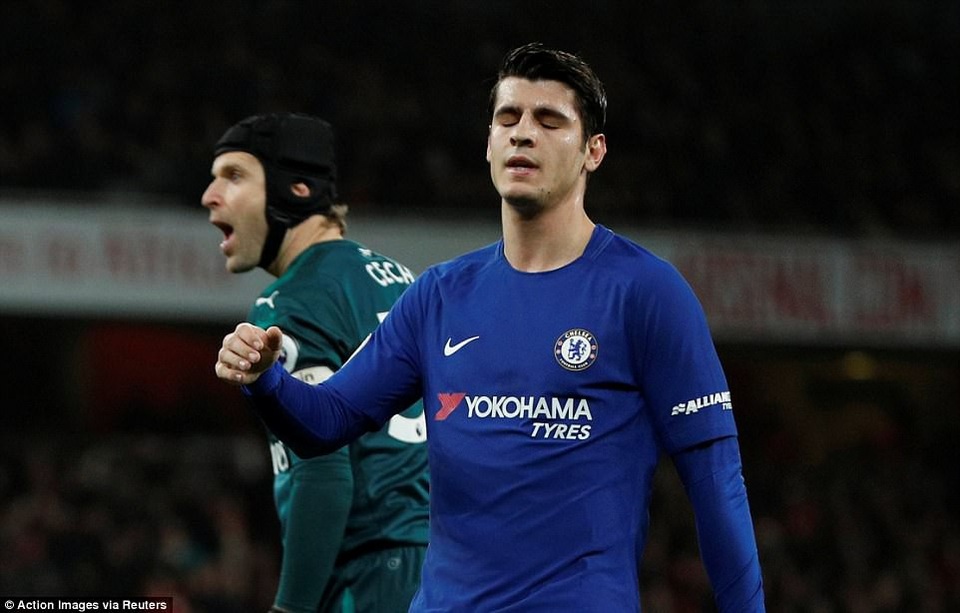 Arsenal 2-2 Chelsea: Kịch tính ở phút bù giờ - 3
Morata phung phí khá nhiều cơ hội ghi bàn