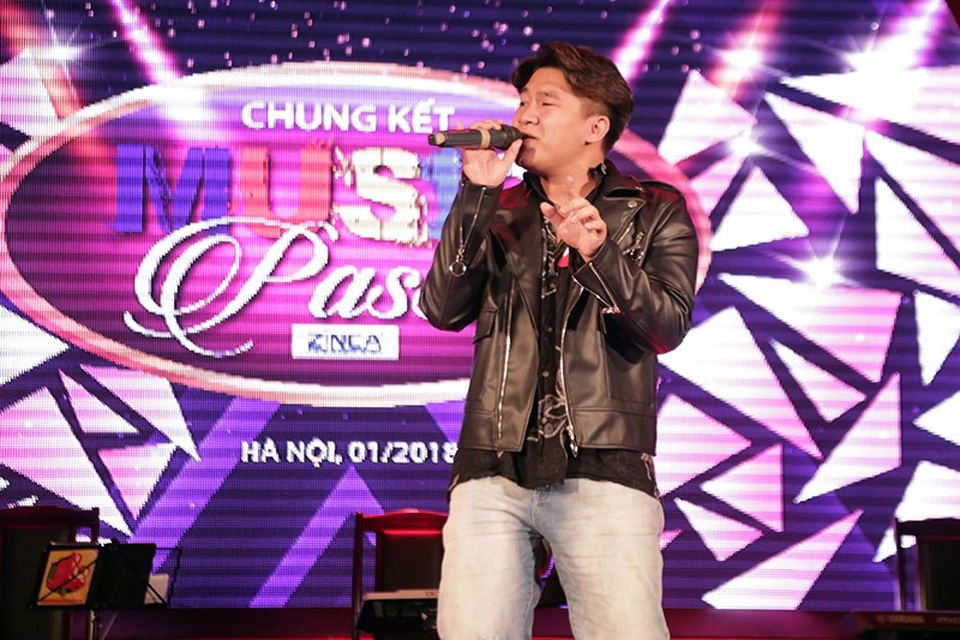 Nữ sinh lớp 12 trình diễn Mercy theo phong cách quyến rũ - 7
Hà Đình Huy (ĐH Văn hóa Nghệ thuật Quân đội) cover ca khúc Treasure (Bruno Mars).