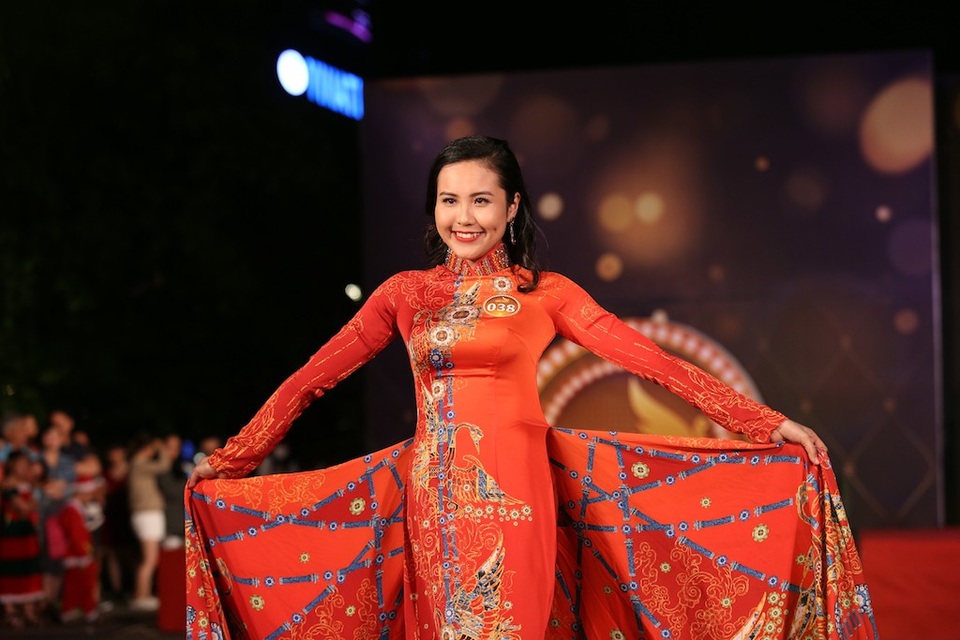 "Lộ diện" Hoa khôi và Nam vương cuộc thi Nét đẹp Sinh viên TPHCM - 2
Thí sinh Nguyễn Thị Thanh Nga (ĐH Kinh tế - Luật, ĐHQG HCM) giành danh hiệu Hoa khôi