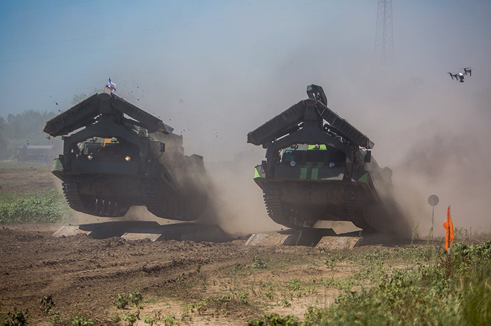 Cuộc đua “Đội hình công binh” gay cấn của các phương tiện công binh Nga.