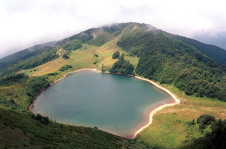 Vẻ đẹp của hồ Khuko tại Khu bảo tồn thiên nhiên Caucasus.