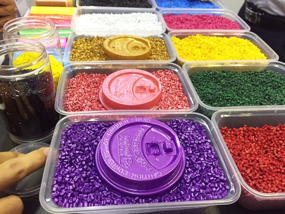 Sắp có sàn giao dịch... nhựa - 3 Khi Trung Quốc ngưng nhập khẩu phế liệu nhựa thì hạt nhựa nguyên liệu sẽ có cơ hội vô cùng lớn để xuất khẩu vào thị trường “khổng lồ” này