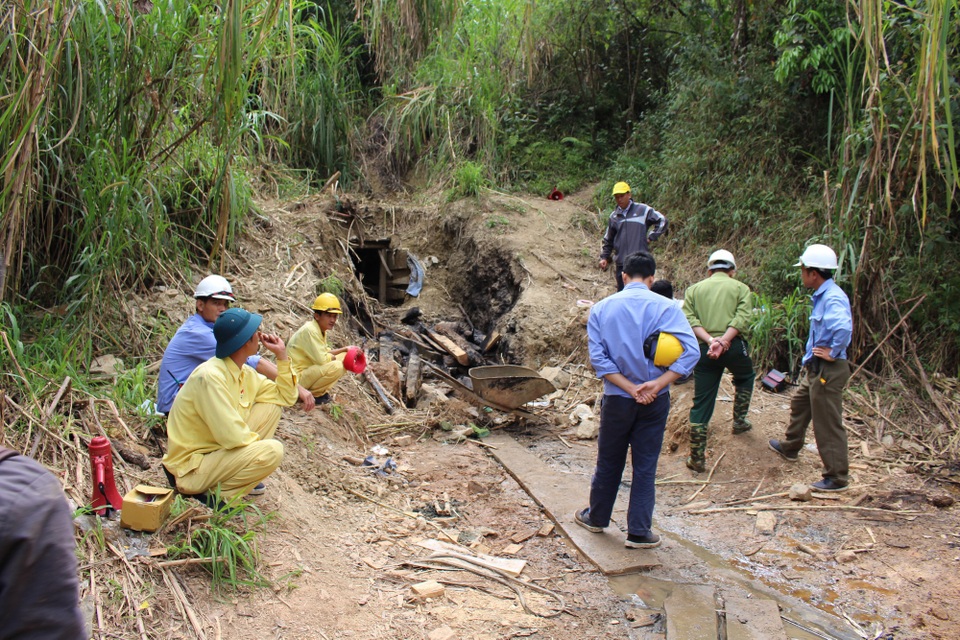 Phá huỷ 2 địa đạo của “thiếc tặc” - 1