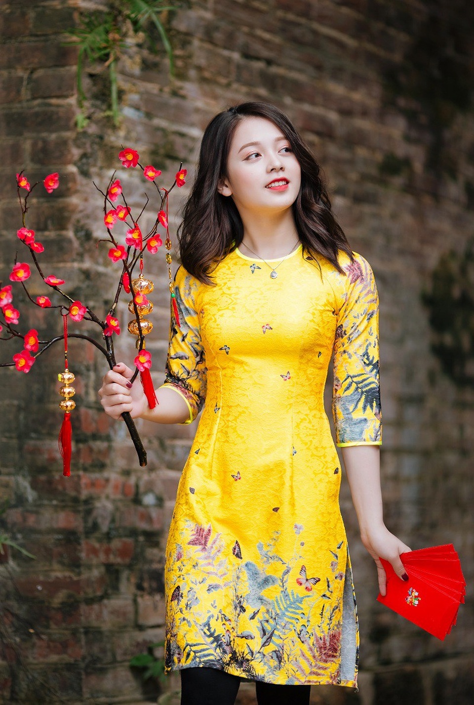 Thiếu nữ Nghệ An rạng rỡ trong bộ ảnh đón xuân - 2 Cô gái xứ Nghệ sở hữu vẻ đẹp trong trẻo, khuôn mặt rạng rỡ cùng nụ cười tỏa nắng gây thương nhớ.