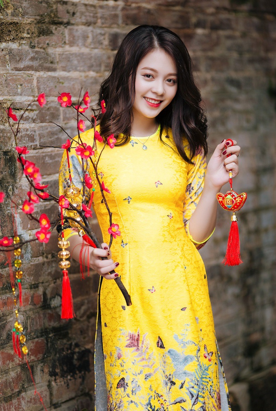 Thiếu nữ Nghệ An rạng rỡ trong bộ ảnh đón xuân - 1 Nguyễn Ngân sinh năm 1999, hiện đang là sinh viên năm nhất ngành Quản trị kinh doanh trường Đại học Vinh (Nghệ An).