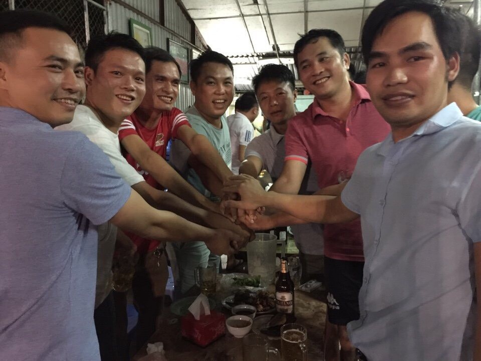 Sau chiến thắng Qatar: Nhà hàng, quán bia, cà phê chật kín khách, tha hồ “hốt bạc” - 5 Sau chiến thắng Qatar: Nhà hàng, quán bia, cà phê chật kín khách, tha hồ “hốt bạc” - 5