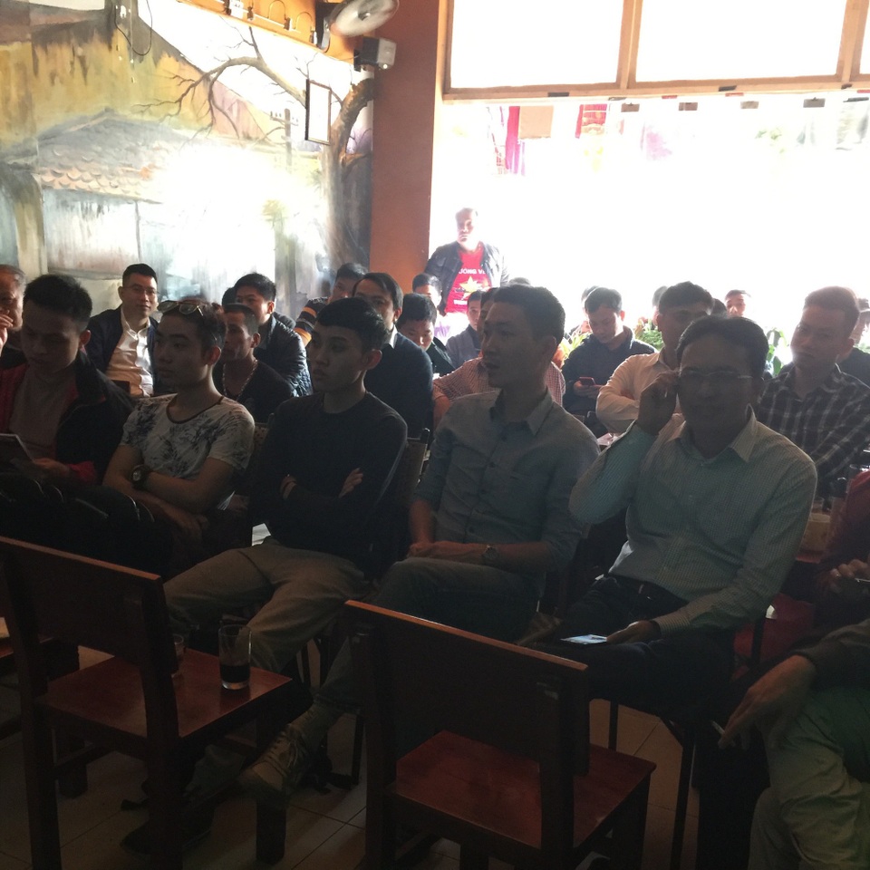 Sau chiến thắng Qatar: Nhà hàng, quán bia, cà phê chật kín khách, tha hồ “hốt bạc” - 2 Sau chiến thắng Qatar: Nhà hàng, quán bia, cà phê chật kín khách, tha hồ “hốt bạc” - 2