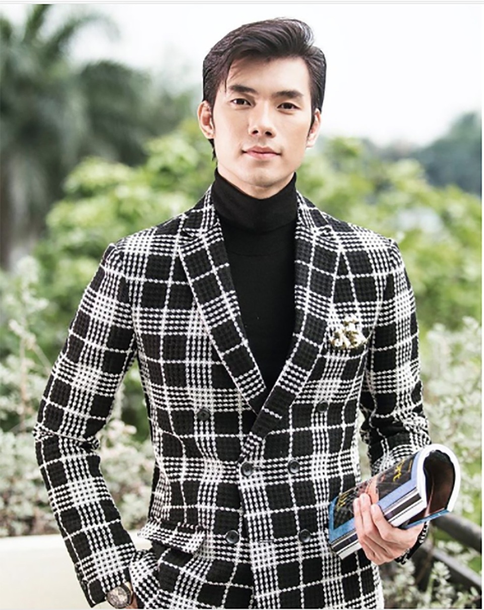 Hứa Vĩ Văn, Tiến Đoàn, Nhan Phúc Vinh lọt Top đàn ông 15 nước đẹp trai nhất - 2 Trong danh sách còn có nam diễn viên Nhan Phúc Vinh. Nhan Phúc Vinh bắt đầu khởi nghiệp là người mẫu chuyên nghiệp, từng tham gia cuộc thi siêu mẫu năm 2008 và dừng ở trong vòng chung kết. Với một ngoại hình đẹp theo phong cách Hàn Quốc, anh còn thành công ở trong sự nghiệp diễn xuất với các vai diễn khá ấn tượng ở trên phim truyền hình. Năm 2013, anh đoạt đạt hai giải thưởng là Mai Vàng và HTV Awards.