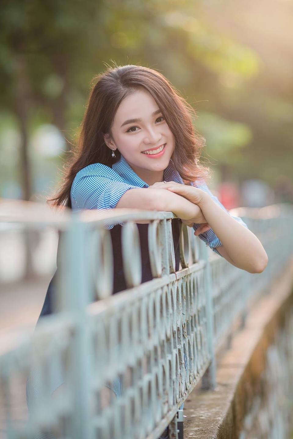 Nụ cười đẹp tựa nắng thu của nữ sinh Hà thành - 1 Nụ cười đẹp tựa nắng thu của nữ sinh Hà thành - 1