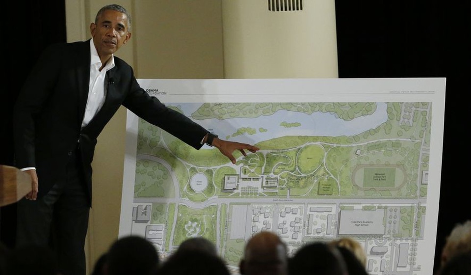 Tranh cãi công trình “để đời” của cựu Tổng thống Obama - 1 Cựu Tổng thống Obama giới thiệu thiết kế của trung tâm tổng thống mang tên ông (Ảnh: AP)