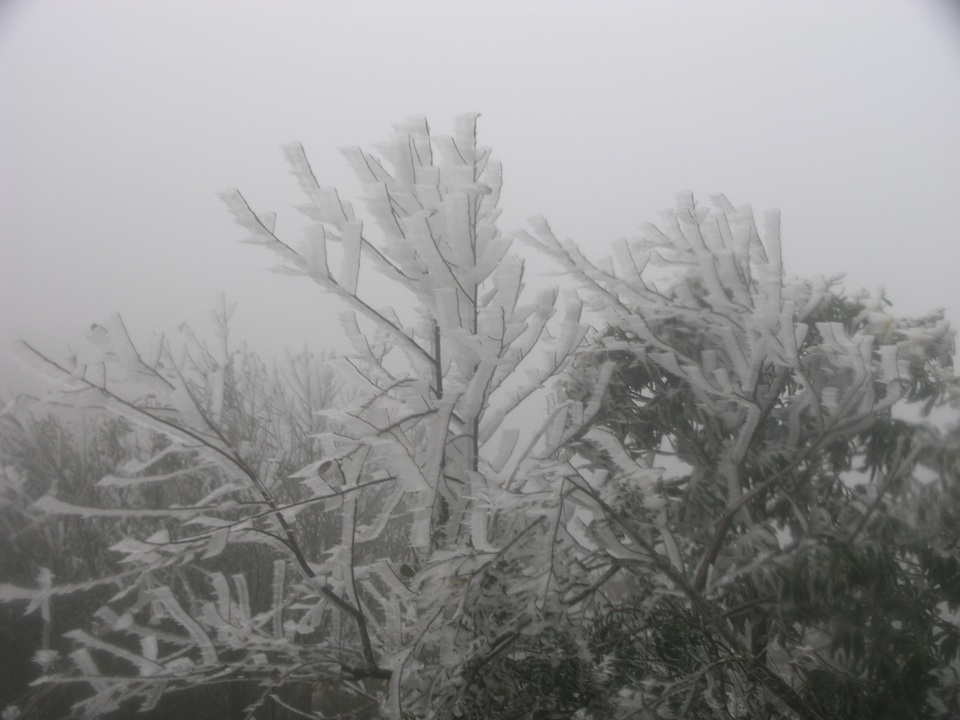 Hình ảnh băng tuyết kỳ thú trên đèo Ô Quý Hồ - 8 Hình ảnh băng tuyết kỳ thú trên đèo Ô Quý Hồ - 8