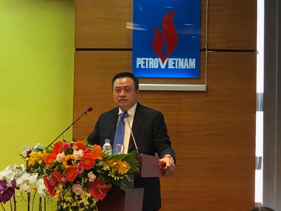 Trao quyết định cho Tân Chủ tịch PVN, Thủ tướng nói: "Lửa thử vàng, gian nan thử sức..." - 2
Tân Chủ tịch PVN cam kết sẽ cùng ban lãnh đạo PVN tập trung chỉ đạo sản xuất, kinh doanh, hoàn thành nhiệm vụ Thủ tướng giao