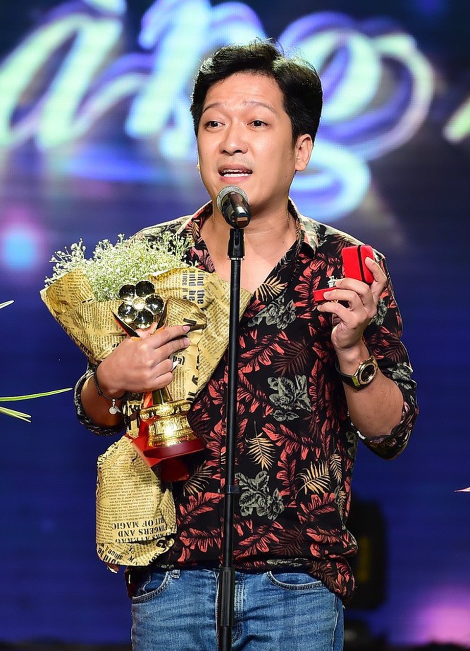 Đạo diễn Mai Vàng: “Thực lòng tôi thấy đáng tiếc cho Trường Giang nhiều hơn” - 2 Đạo diễn Mai Thắm cảm thấy tiếc cho hành động cầu hôn của Trường Giang không có sự chuẩn bị chỉn chu hay báo trước nên đã vấp phải sự phản ứng trái chiều của dư luận.