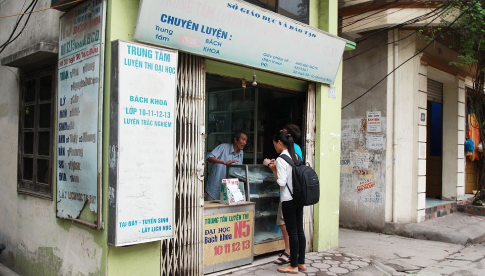 
Một cơ sở luyện thi tại quận Hai Bà Trưng, Hà Nội. (Ảnh: Công Hùng)
