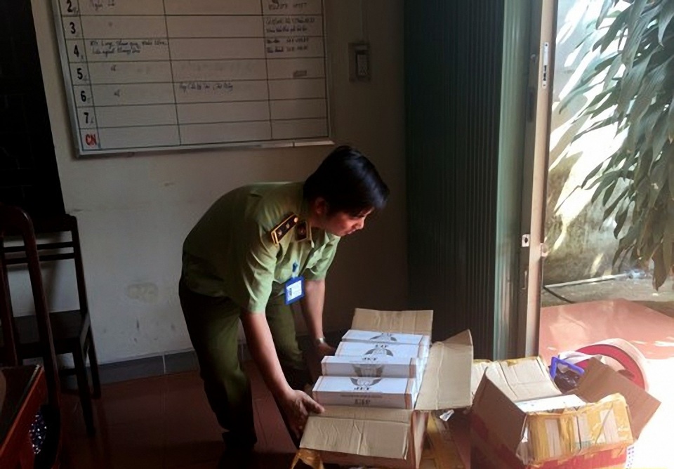 Dừng xe kiểm tra, phát hiện hàng ngàn gói thuốc lá lậu - 3
Lực lượng chức năng liên tục bắt giữ thuốc lá lậu