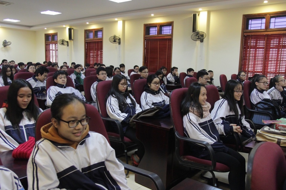 Sắp diễn ra kì thi học sinh giỏi quốc gia 2018 - 2
Lễ khai mạc kì thi chọn Học sinh giỏi quốc gia 2018 tại Nghệ An.