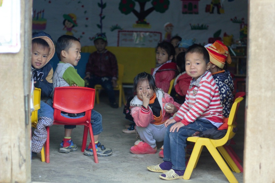 "Chuyện tình" mặn chát của cô giáo ở đèo Khau Phạ - 1 
Sự hồn nhiên và đáng yêu của các em mẫu giáo ở điểm trường Lìm Thái