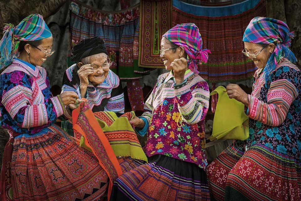Sẽ có chợ phiên Sapa thu nhỏ - 1 Sắc màu rực rỡ của chợ phiên Sapa